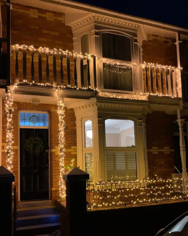 Victorian-Style Holiday Lights for a Grand Look