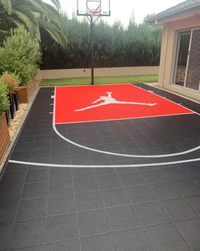 High-Performance Red and Black Court