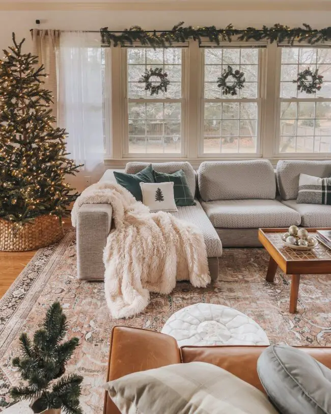 A Neutral Christmas for a Calm & Cozy Space