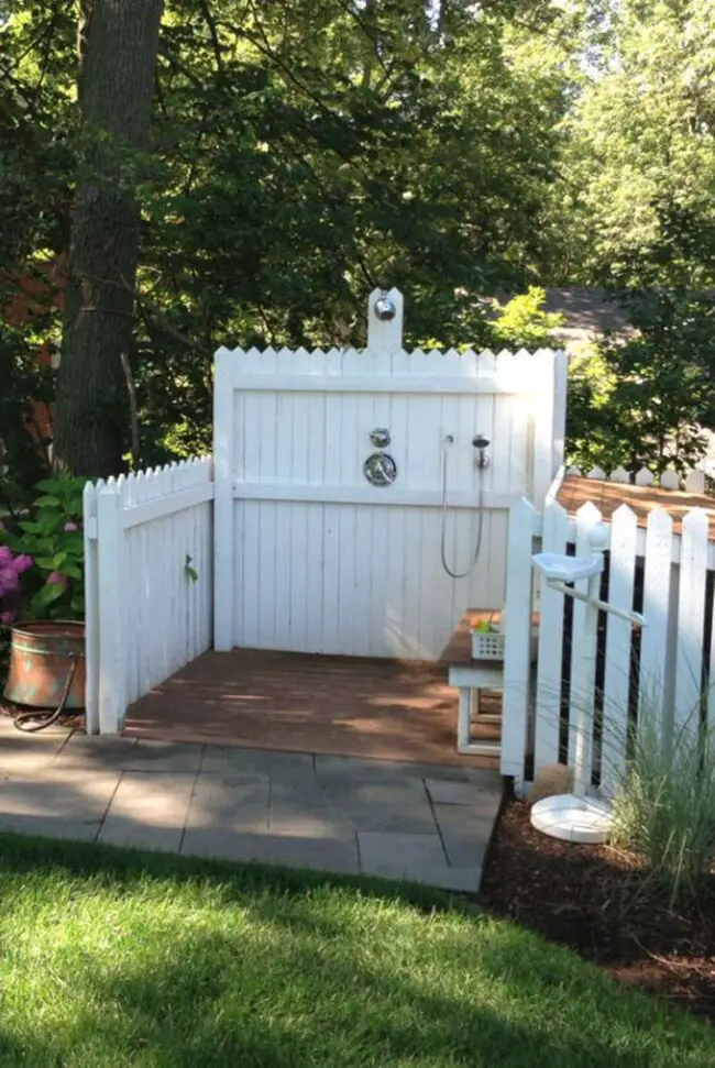 Efficient Outdoor Pet Washing Station