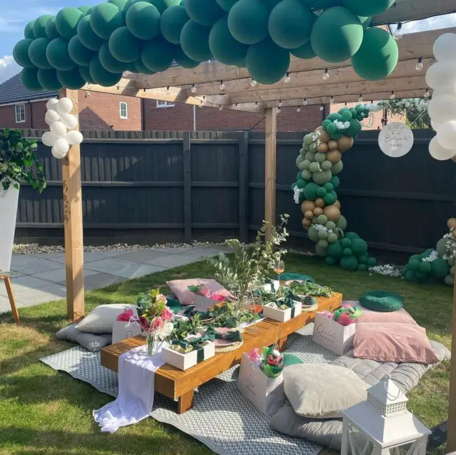 Charming Rustic Balloon Decor for Picnics