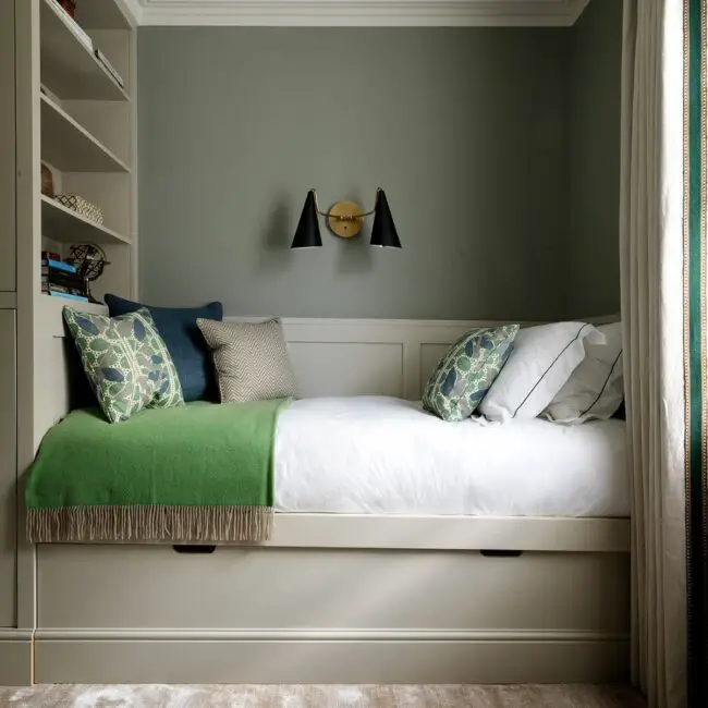 Cozy, Space-Efficient Daybed Layout