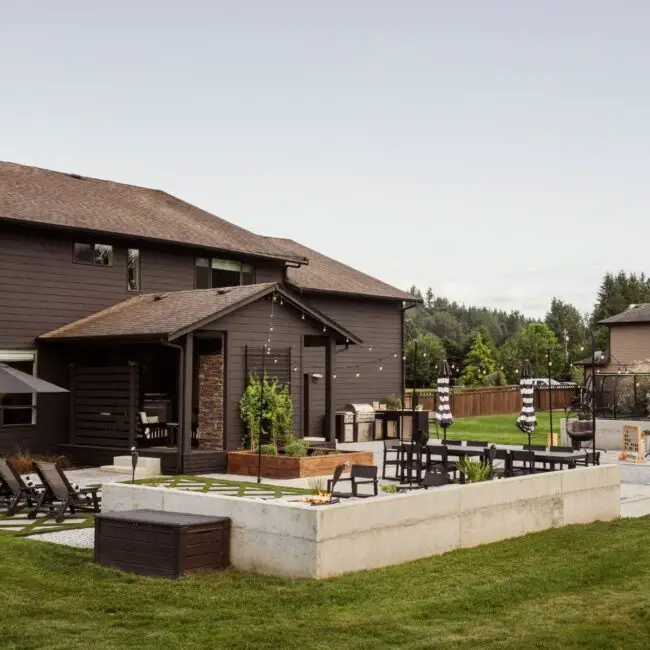 Chic Patio Design Featuring Neutral Tones