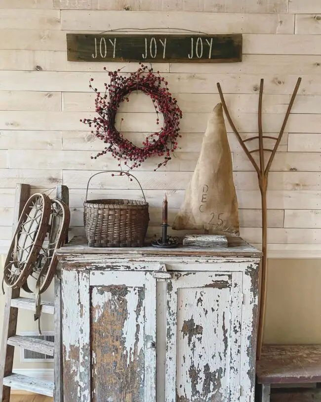 A Simple Holiday Joy Sign with Rustic Charm