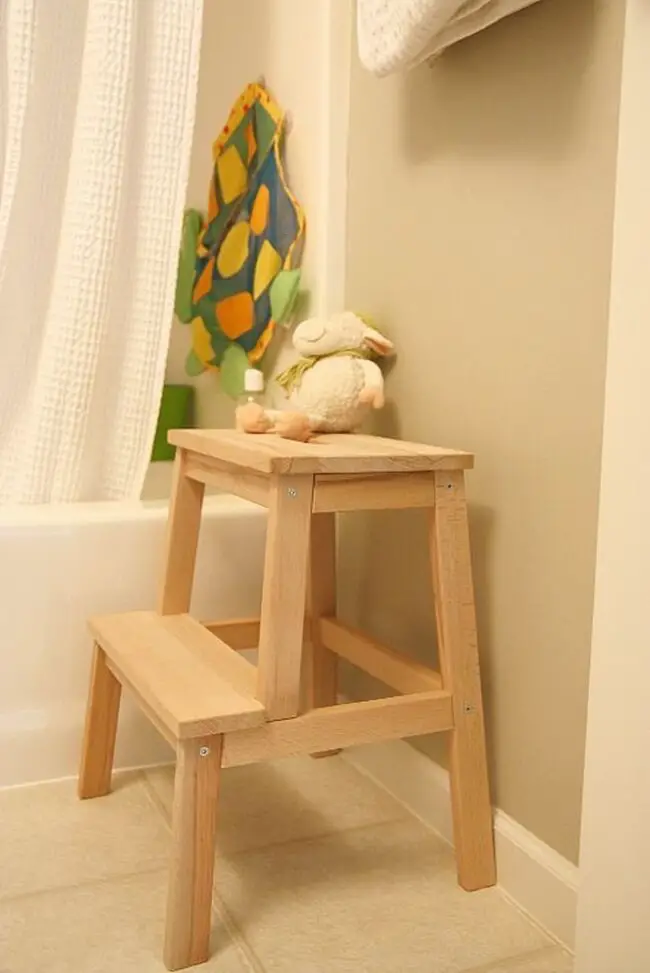 Simple and Sturdy Corner Companion