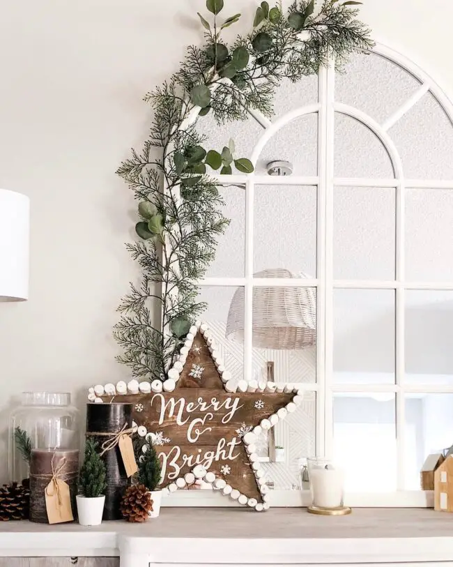 How to Choose the Perfect Christmas Theme for Your Mantel