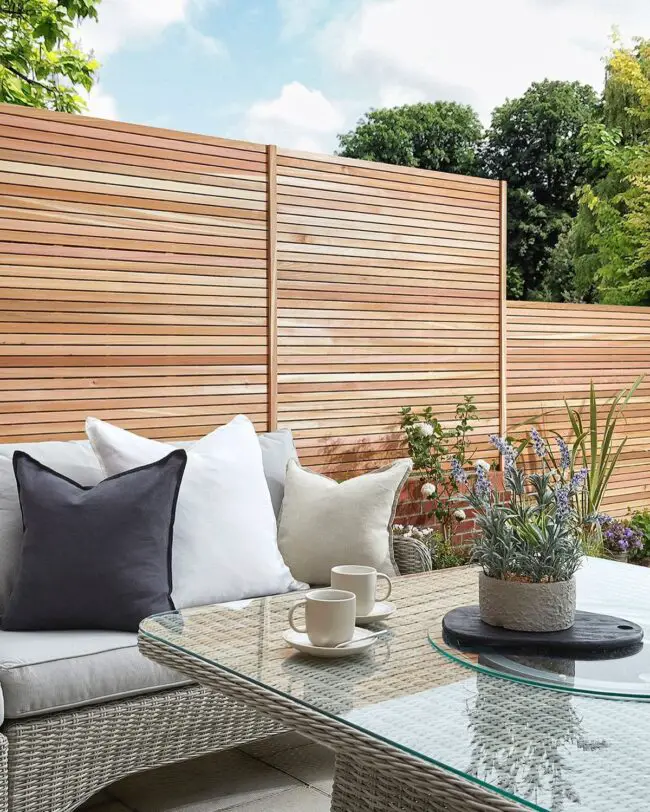 Horizontal Wooden Slat Fence for Tranquil Outdoor