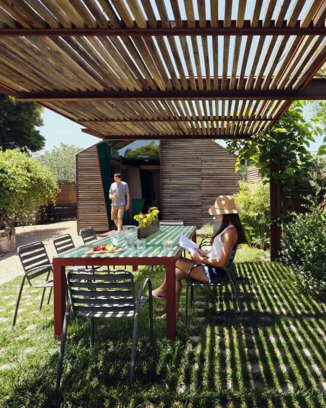 Outdoor Dining Under a Stylish Pergola