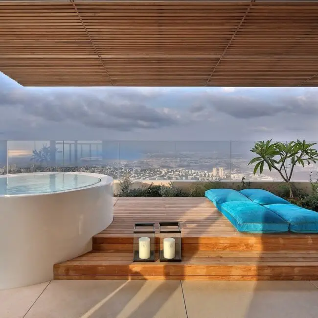 Skyline Rooftop Jacuzzi