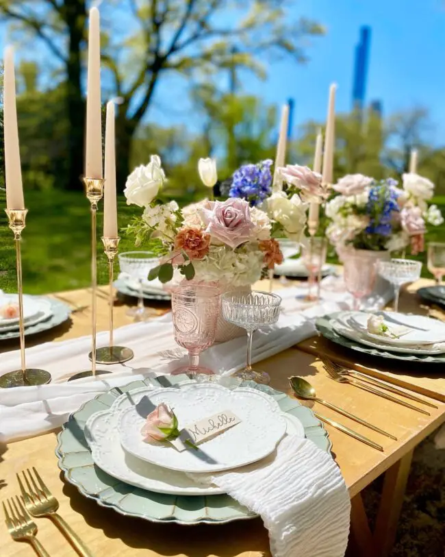 Charming Pastel Table Arrangement with Gold