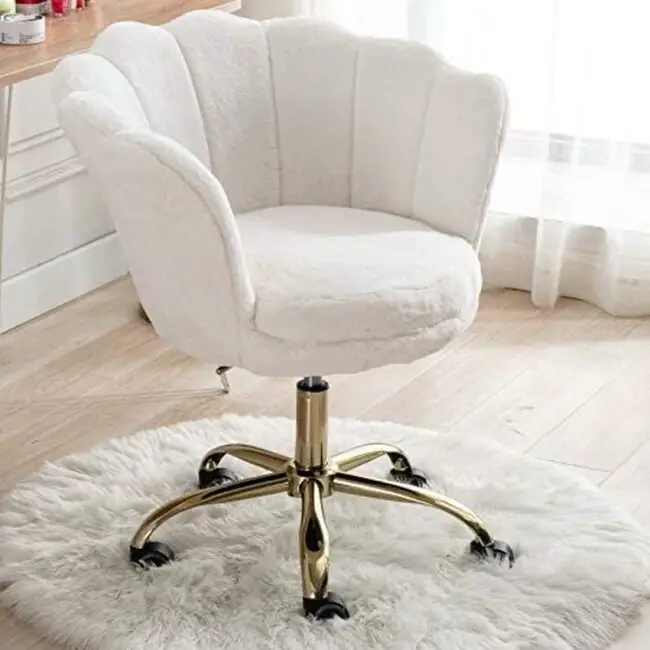 Tufted Swivel Chair