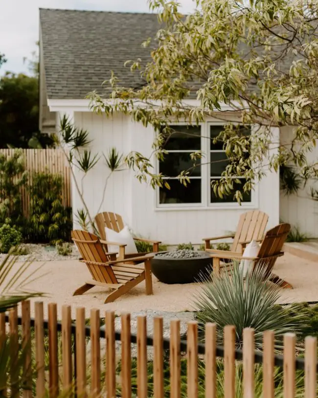 Chic Contemporary Fire Pit Arrangement