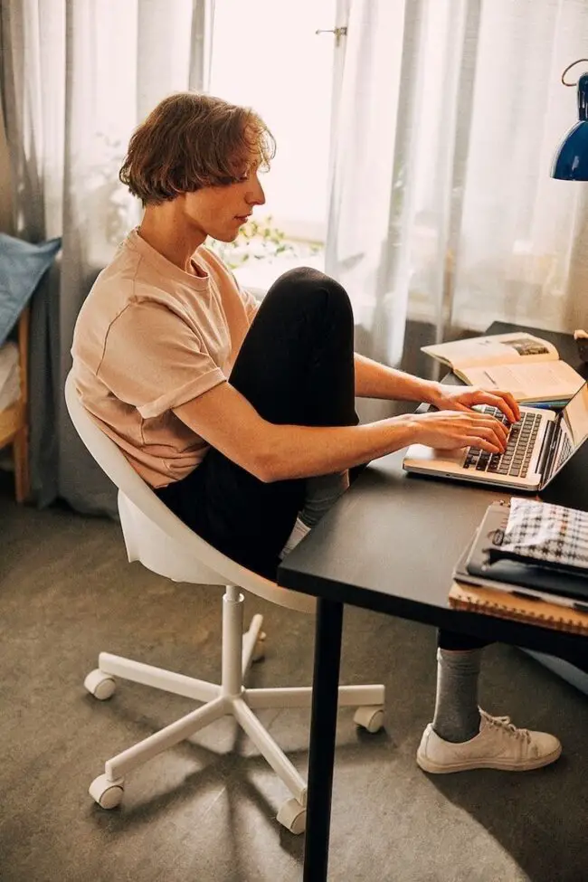 Minimalist Desk Chair