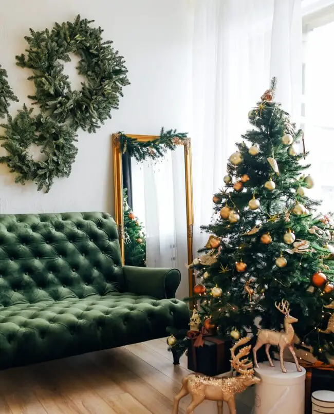 Elegant Green Decor for a Chic Holiday Room