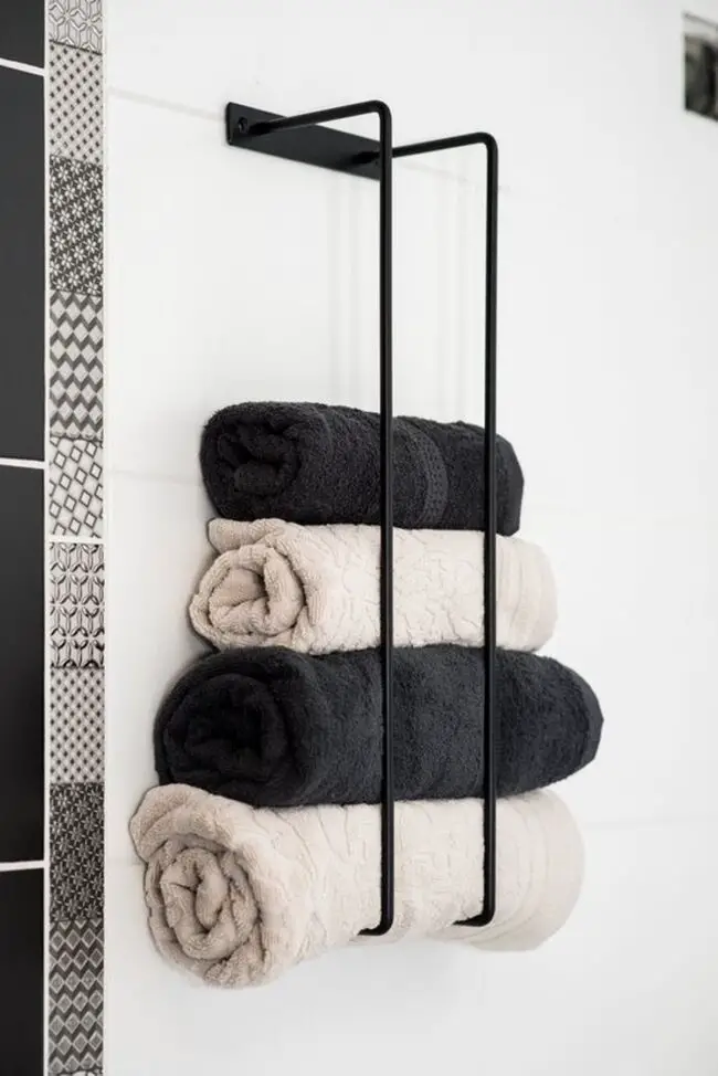 Minimalist Black Metal Towel Rack