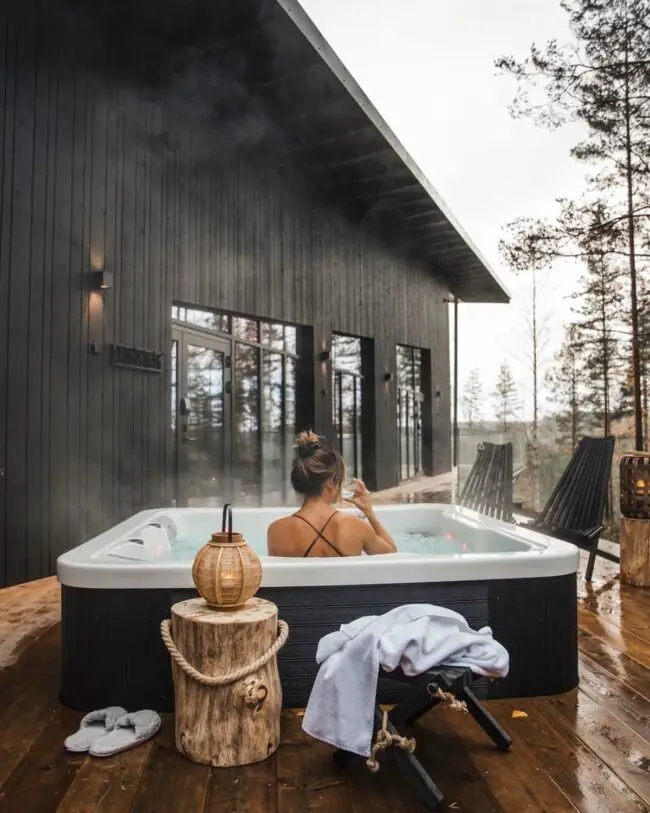 Rustic Log Cabin Jacuzzi