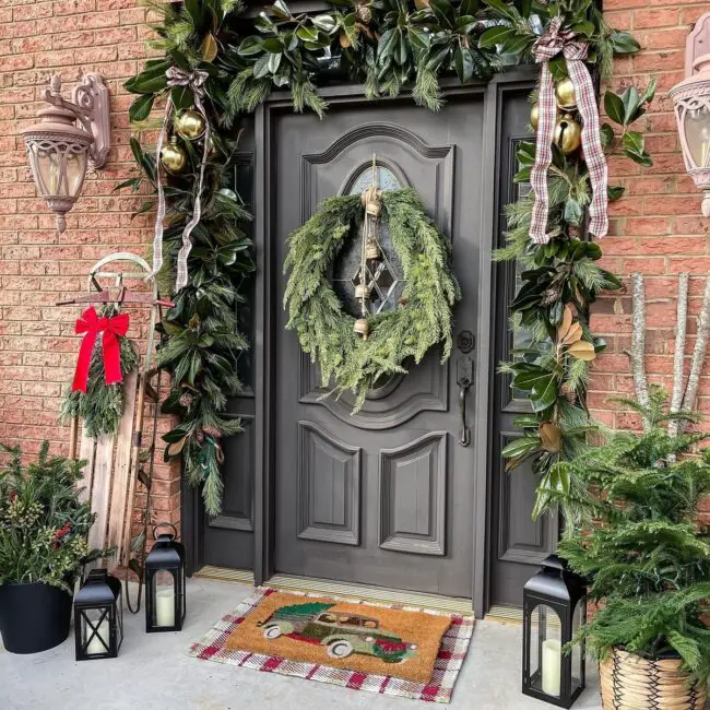 A Cozy Cottage-Themed Christmas Porch