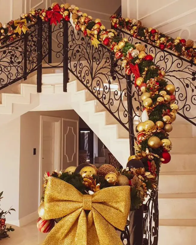 Glamorous Holiday Decor with Gold & Red