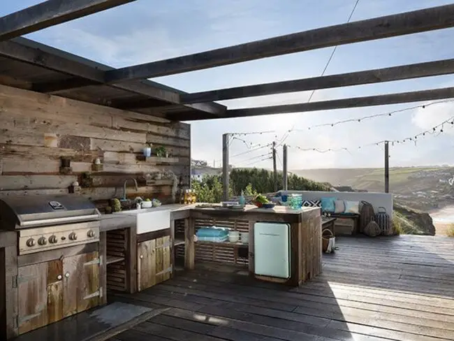 Coastal-Inspired Rustic Outdoor Kitchen