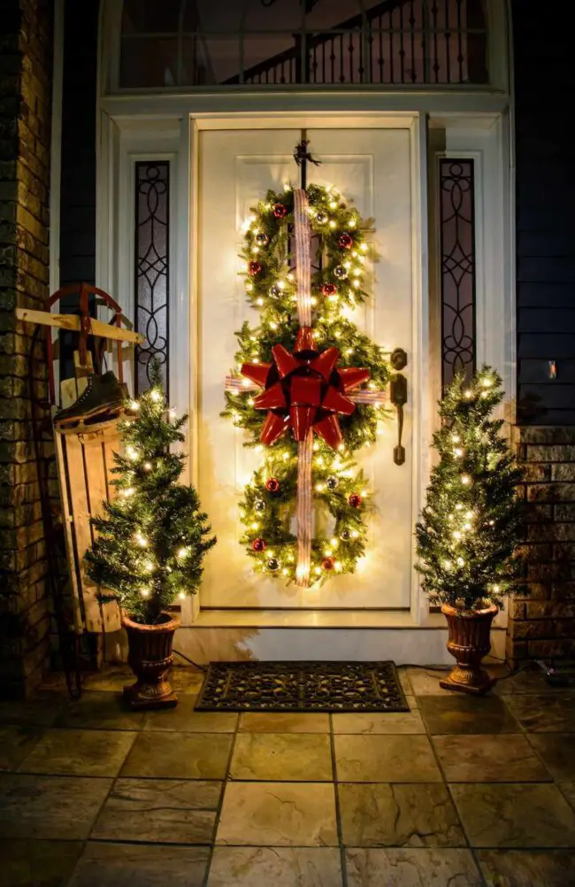 Wreath & Garland Duo for a Festive Look