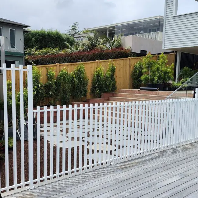 Pristine White Fence for Contemporary Appeal