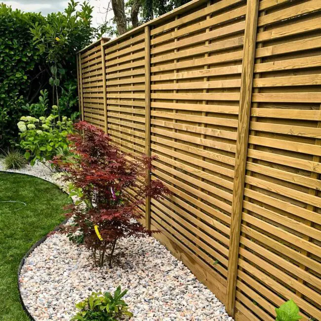 Best Materials for Outdoor Fence Decorations