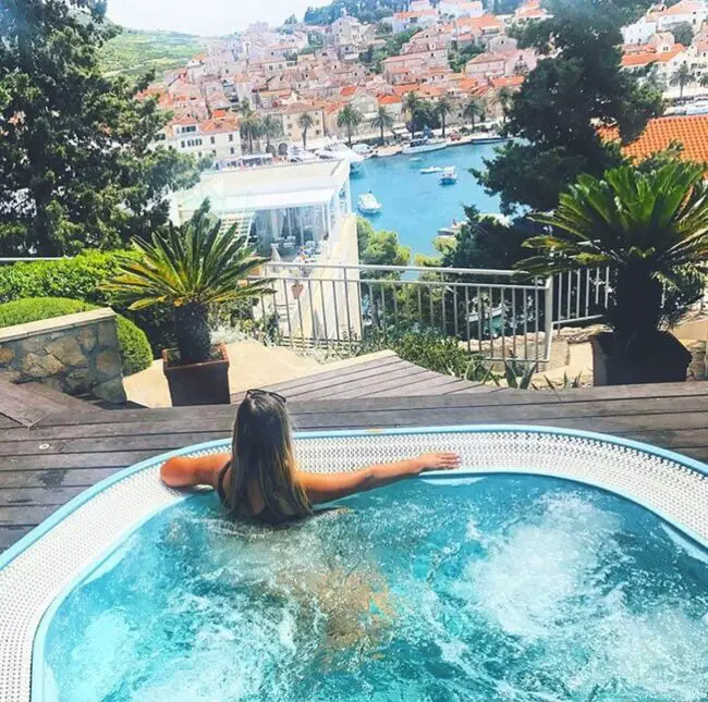 Mediterranean-Style Terrace Jacuzzi