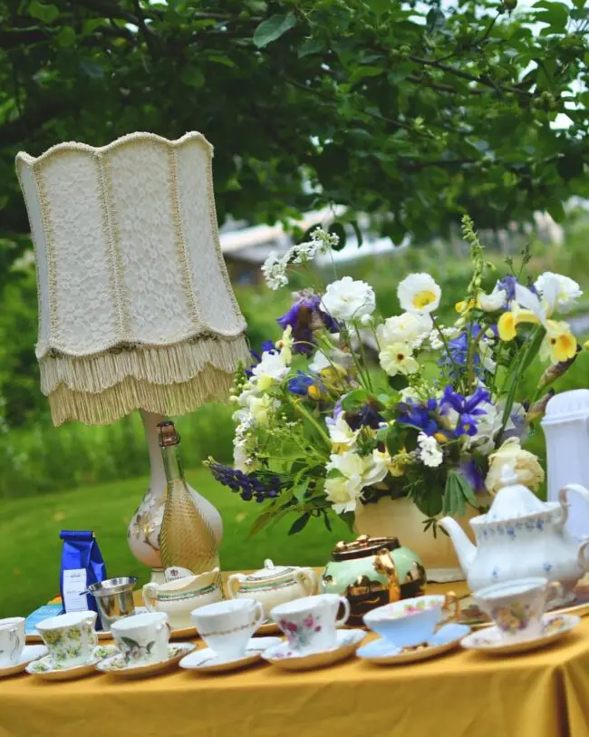 Charming Floral Accents for Vintage Tea Party