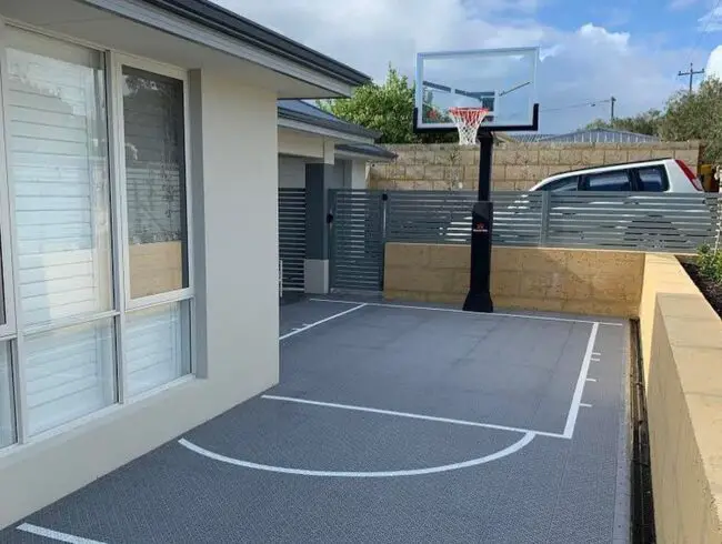 Sleek Grey Court with Contemporary Fencing